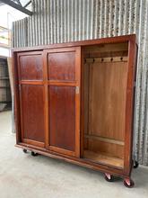 Antieke kast Antiek stijl in hout ,