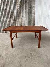 Antieke tafel Antiek stijl in Hout, zweden