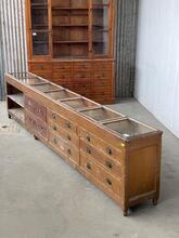 Antieke winkel toonbank, Frankrijk 20e eeuws Antiek stijl in hout en glas, Frankrijk 20e eeuws