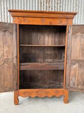 Kast Antiek stijl in hout en ijzer,