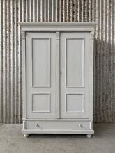 Kast Antiek stijl in hout,