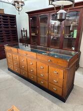 Toonbank Antiek stijl in hout en glas, europa