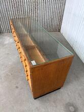 Toonbank  Antiek stijl in hout en glas, Europa