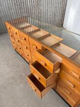 Toonbank Antiek stijl in hout en glas, Europa