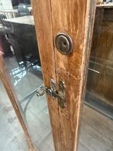 Vitrinekast Antiek stijl in Hout en glas , Sri-Lanka 20e eeuws
