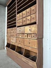 Winkelkast Antiek  stijl in hout, Europa 20e eeuws