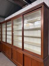 Winkelkast Antiek  stijl in eikenhout en glas, Europa  20e eeuws