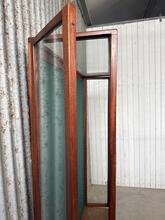 Winkelkast Antiek  stijl in hout en glas, Europa  20e eeuws