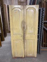 Antieke gele set deuren Antiek stijl in Hout,
