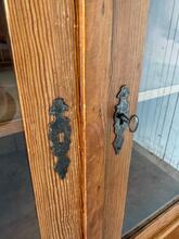 Winkelkast Antieke grenen stijl in Hout en glas , Europa 20e eeuws