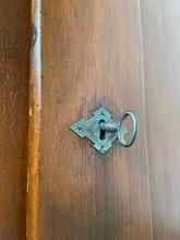 Antieke kast Antiek stijl in hout,