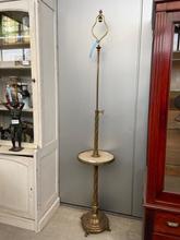 Antieke lamp Antiek stijl in ijzer en marmer,