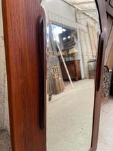 Antieke spiegel Antiek stijl in hout en glas, Europa 20-eeuw