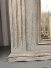 Antieke spiegel Antiek stijl in hout en glas, Europa 20-eeuw