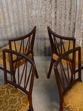 Antieke stoelen geel Antiek stijl in Hout en stof,