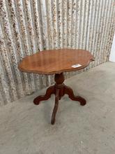 Antieke tafel Antiek stijl in hout,