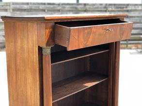 Antique style Bookcase in Wood