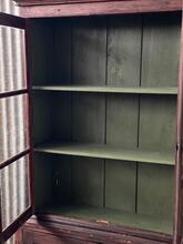 Antique style Cabinet in Wood and glass