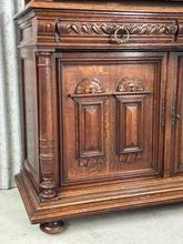 Antique style Antique cabinet in wood and glass