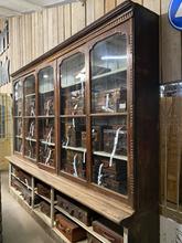 Antique style Antique cabinet in Wood and glass