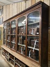 Antique style Antique cabinet in Wood and glass