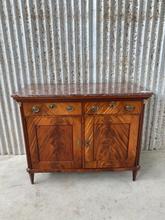 Antique style Antique cabinet in Wood