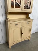 Antique style Antique cabinet in Wood and glass