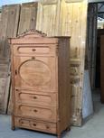 Antique style Antique cabinet in Wood