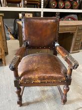 Antique style Antique chair in Wood and leather