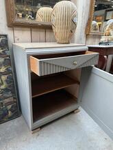 Antique style Chest of drawers in Wood