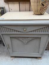 Antique style Chest of drawers in Wood