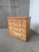 Antique style Chest of drawers in hout, England 20-century