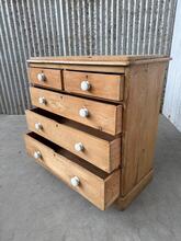 Antique style Chest of drawers in hout, England 20-century