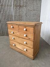 Antique style Chest of drawers in hout, England 20-century