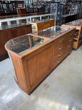 style Antique counter with glass in Wood and glass