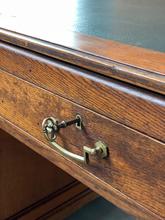 Antique style Antique desk in oak wood