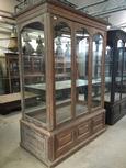 Antique style Antique display case in Wood and glass