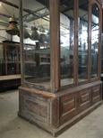 Antique style Antique display case in Wood and glass