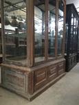 Antique style Antique display case in Wood and glass