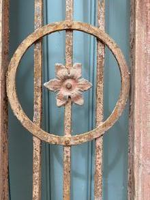 Antique style Antique door in Wood and iron