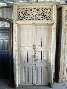 Antique style Antique doors in Wood and iron