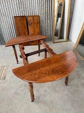 Antique style Extendable dining table in Wood, Europe 20th Century