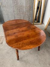 Antique style Extendable dining table in Wood, Europe 20th Century