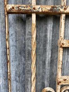 Antique style Antique iron fence 3x in Iron
