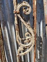 Antique style Antique iron fence 3x in Iron