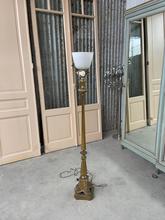 Antique style Antique lamp in iron