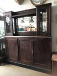 Antique style Antique shop cabinet in Wood and glas 20e eeuw