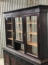 Antique style Antique shopcabinet in Wood and glass 20e eeuw