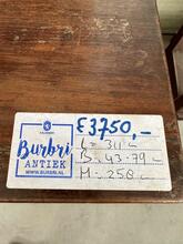 style Antique shopcabinet