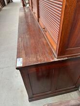 style Antique shopcabinet